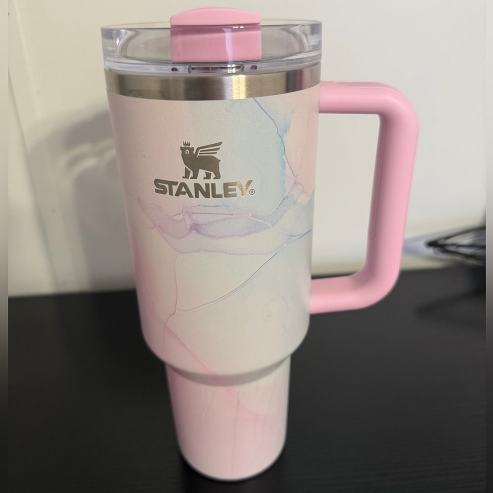Stanley The Quencher H2.0 Flowstate Tumbler-40oz